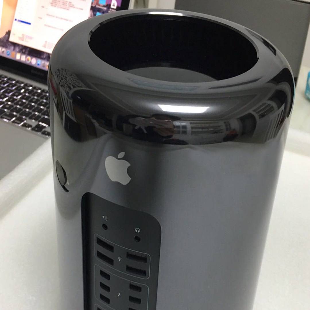 全新原封苹果垃圾桶macpro32g1t878定制高配美版未激活