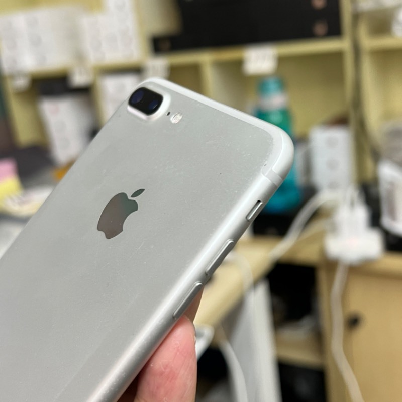 9新苹果iphone7plus128gb银色海外版编号4234