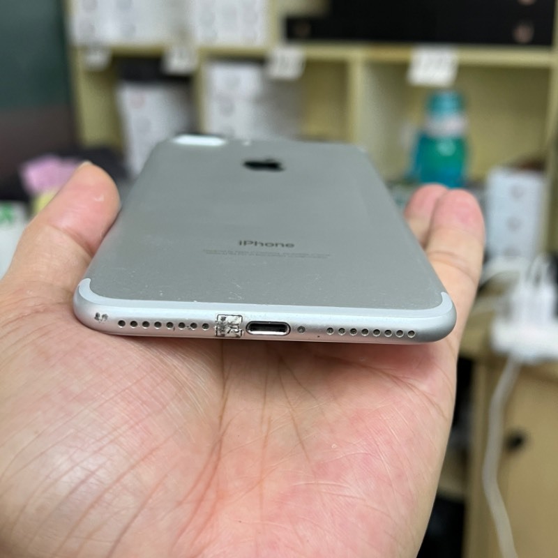 9新苹果iphone7plus128gb银色海外版编号4234