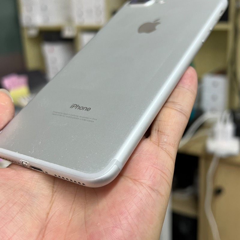 9新苹果iphone7plus128gb银色海外版编号4234