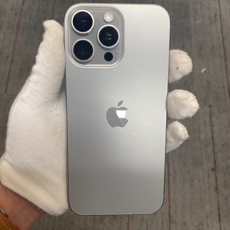 93新 苹果/iPhone 16 Pro Max 256GB 原色钛金属 无锁版 编号10670 。