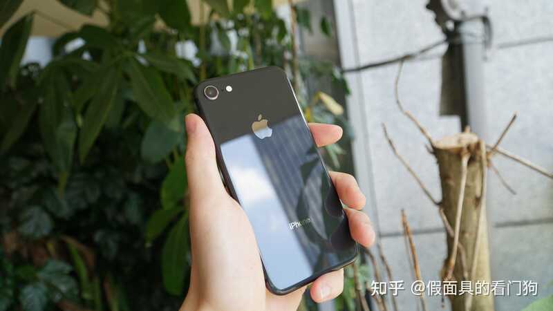 为什么有人会一直更换 iPhone 8，也不买新的手机？iPhone 8 ...-4.jpg