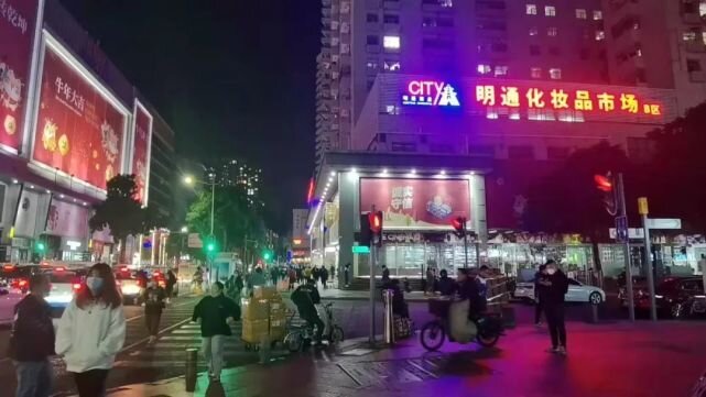 “走私风波”后的华强北：店铺关门代购离场，美妆生意转入 ...-7.jpg