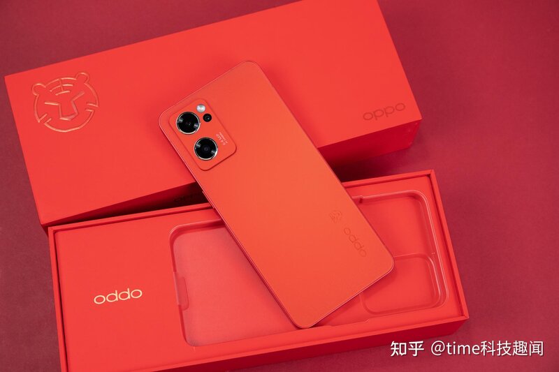 OPPO Reno7新年版上手体验：红丝绒质感，影像游戏全拉 ...-2.jpg