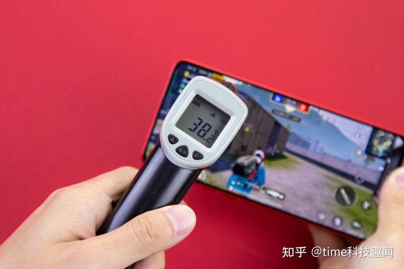 OPPO Reno7新年版上手体验：红丝绒质感，影像游戏全拉 ...-9.jpg