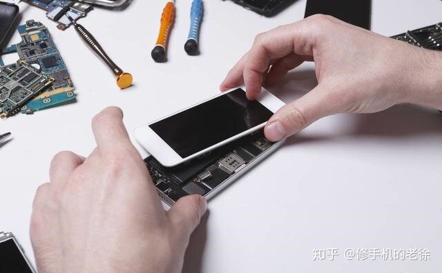 上家拆机导致iPhone6屏幕不显示，揭秘苹果手机螺丝孔下的 ...-2.jpg