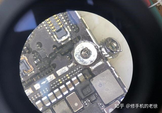 上家拆机导致iPhone6屏幕不显示，揭秘苹果手机螺丝孔下的 ...-9.jpg