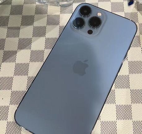 8800买黑解iPhone13Pro Max 1TB远峰蓝，自称比国行 ...-1.jpg