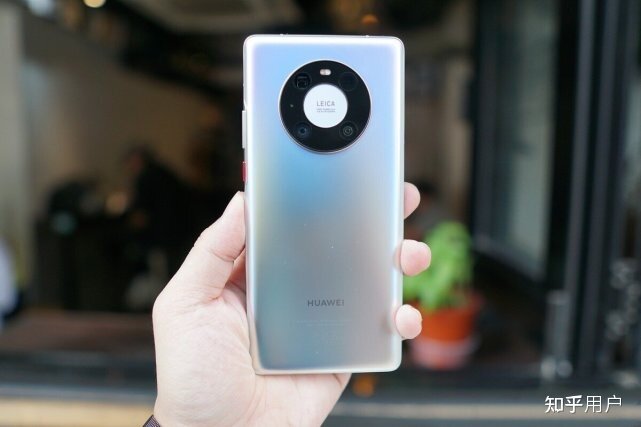 苹果 iPhone 在 2021 年高端智能手机销量中的占比首次超 60 ...-1.jpg