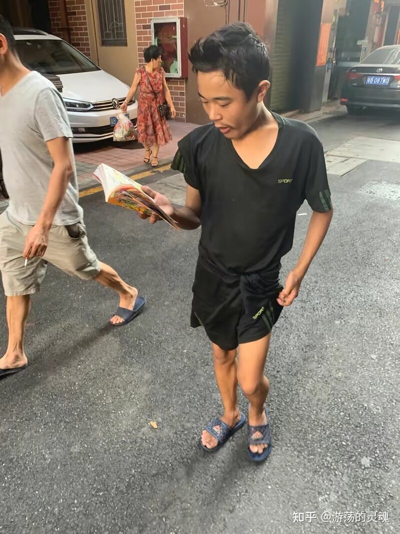 华强北曾经身价过亿的手机王子，如今的气质流浪汉-1.jpg