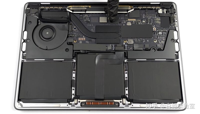 拆解评测2022款M2版13寸Macbook Pro值得入手？与老款 ...-3.jpg