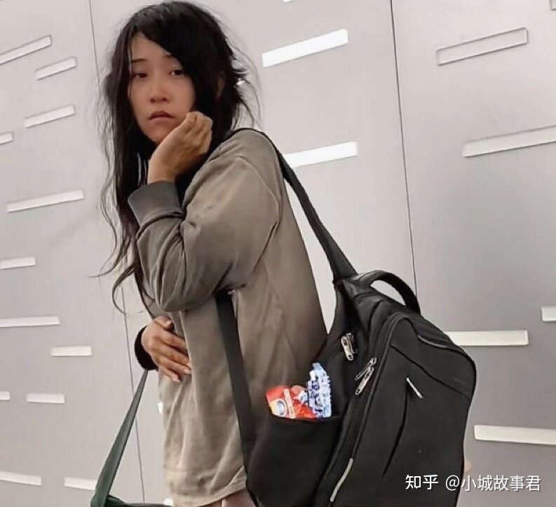 又见深圳华强北流浪女，疑为情所困，曾被接回家，为何再次 ...-4.jpg