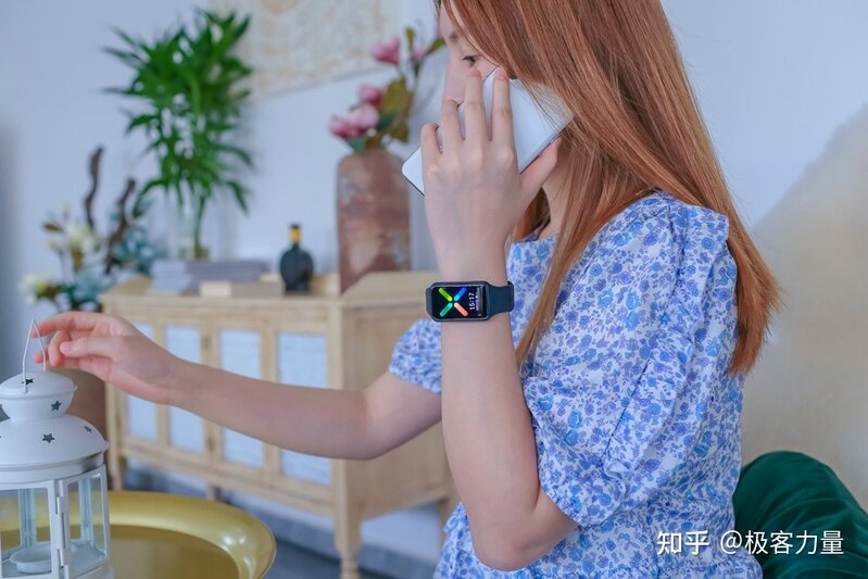 百变表盘个性随心，OPPO Watch Free不止智能更是穿搭潮品-4.jpg