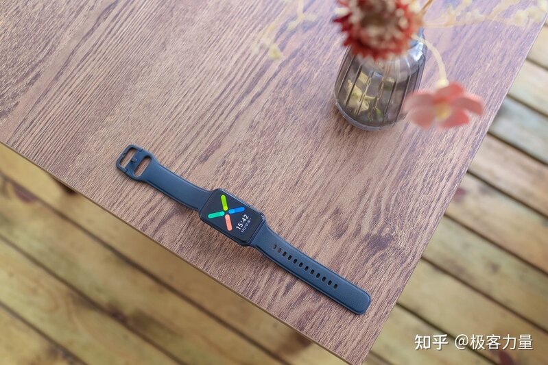 百变表盘个性随心，OPPO Watch Free不止智能更是穿搭潮品-5.jpg