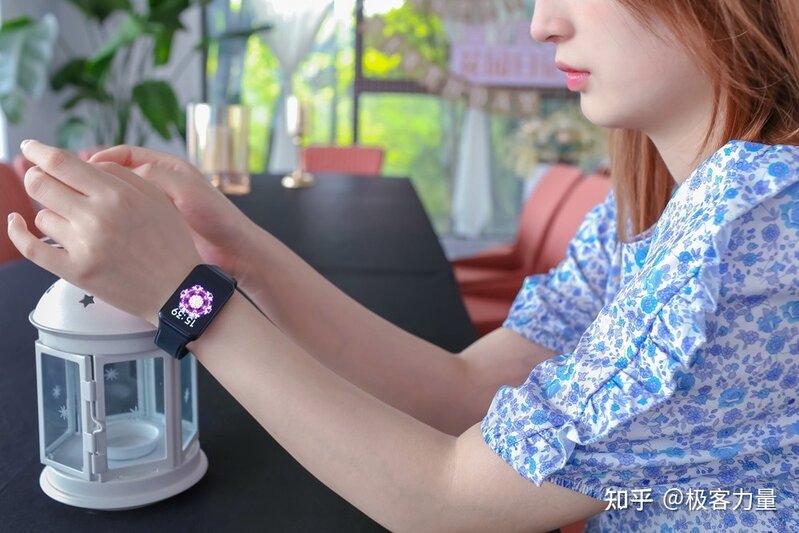 百变表盘个性随心，OPPO Watch Free不止智能更是穿搭潮品-10.jpg