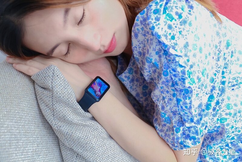 百变表盘个性随心，OPPO Watch Free不止智能更是穿搭潮品-13.jpg