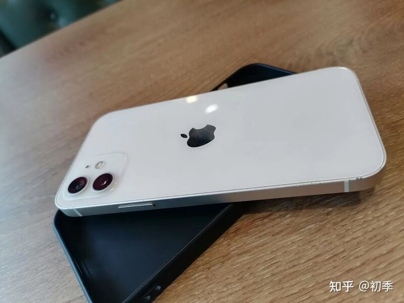 2022年最好的iPhone？苹果手机现在买哪个性价比比较高-4.jpg