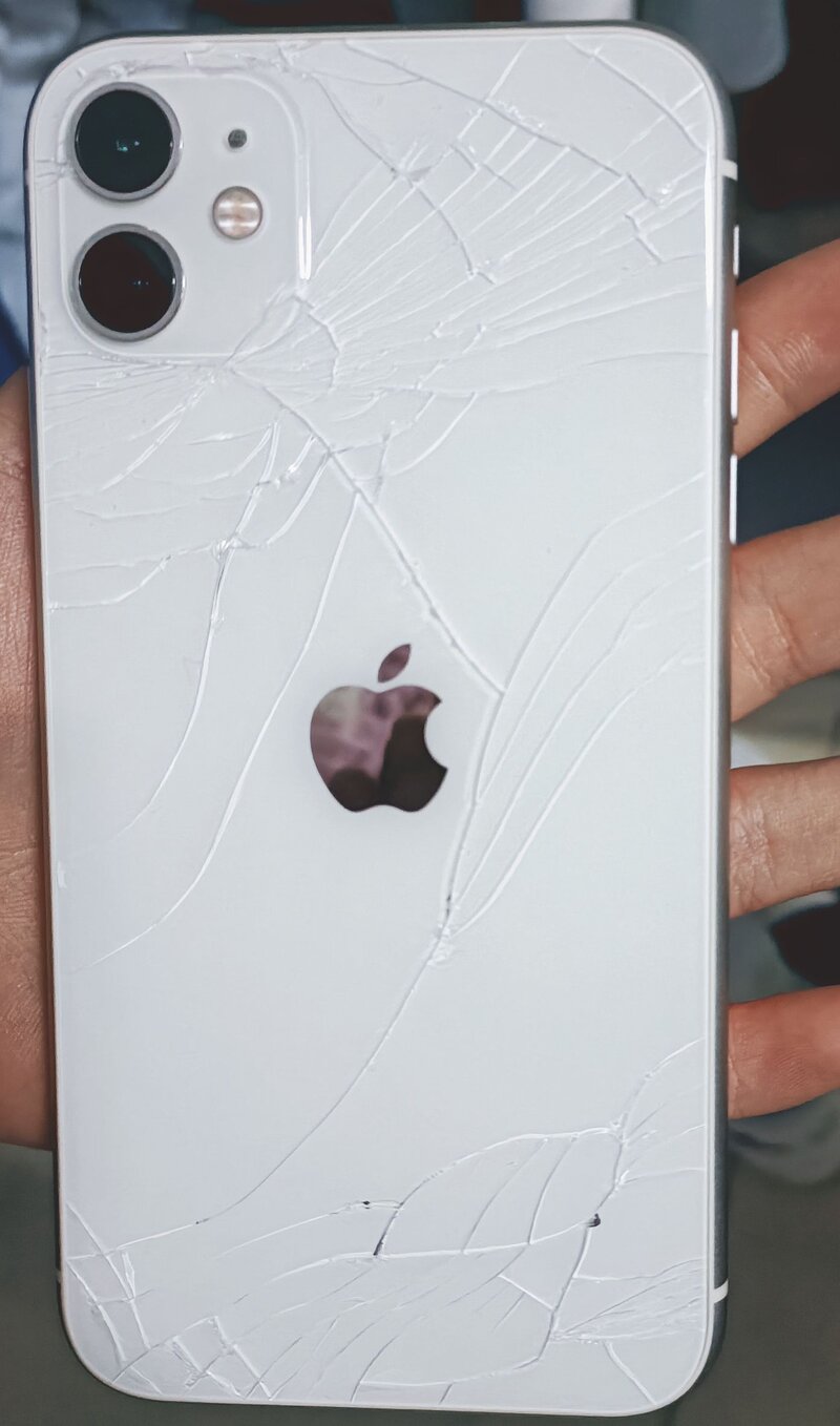 苹果11摔碎真实图片图片