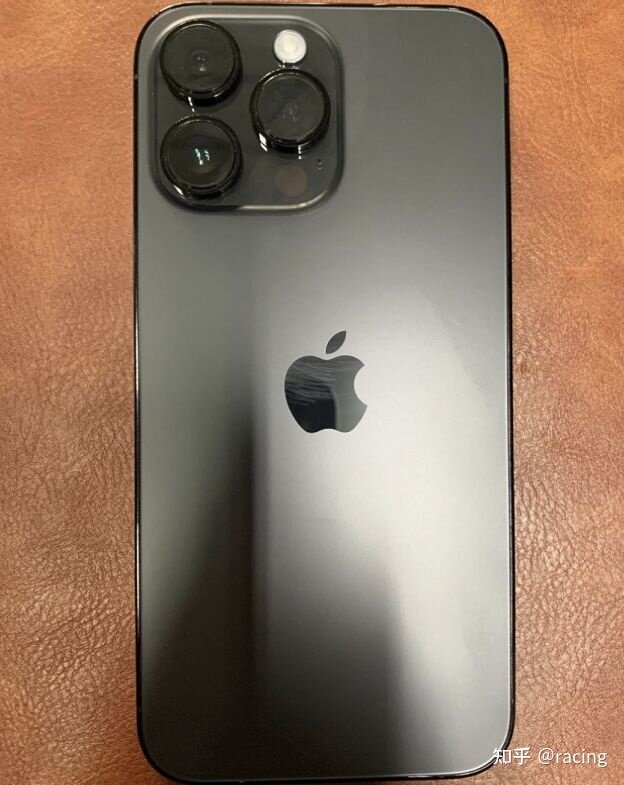 粉丝斥巨资买二手iPhone14Pro Max，坐地铁识别度很高！-1.jpg