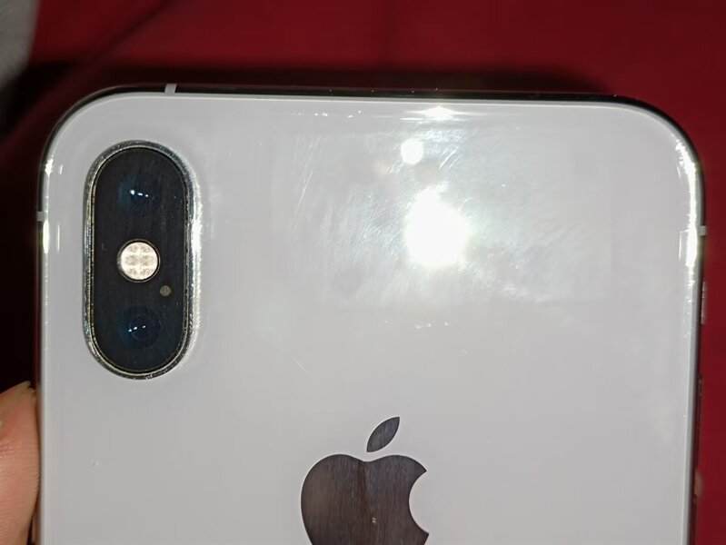 二手iPhone XS背面有个长方形反光是怎么回事？-1.jpg