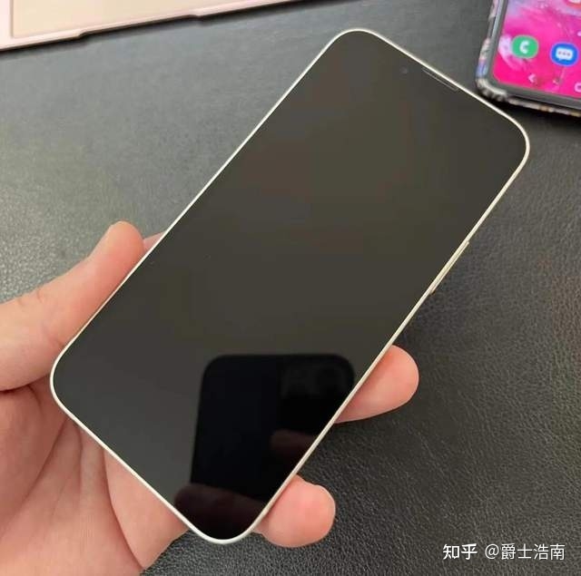 3799元的iPhone13上手体验，美版卡贴机值得购买吗？-3.jpg