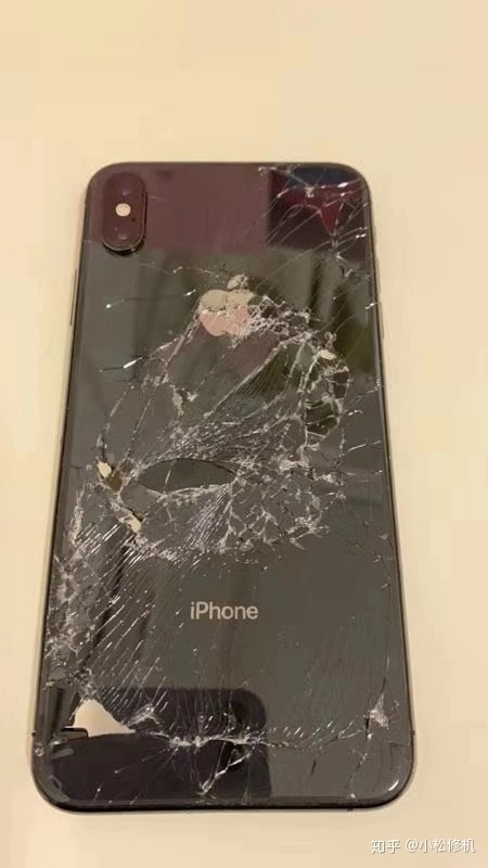 iPhone XS Max摔了有的严重维修多少钱-1.jpg