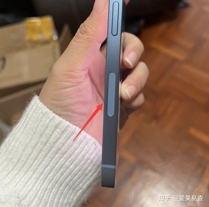 粉丝2900买美版卡贴iPhone14还开了卡槽，称:只图便宜和性能！-2.jpg