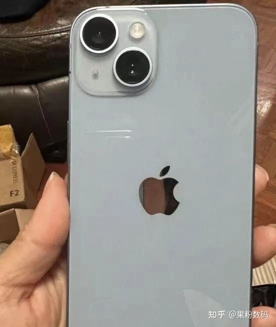 网友2900买了美版iPhone 14卡贴机，还开了卡槽，值得吗？-1.jpg