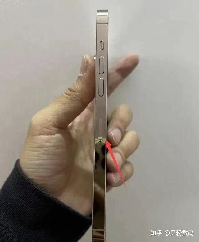 网友2900买了美版iPhone 14卡贴机，还开了卡槽，值得吗？-3.jpg