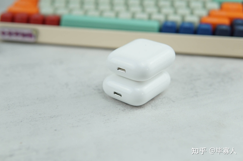 华强北顶配Airpods VS正版Airpods，这一点苹果被吊打-6.jpg