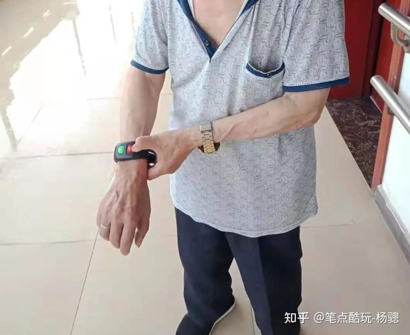 给老年人佩戴智妙手环有需要吗？一文读懂-1.jpg